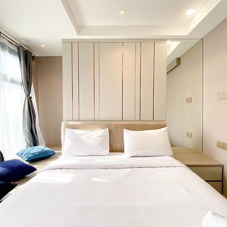 Simply And Comfortable 2Br Pollux Chadstone Apartment By Travelio Cikarang Exterior photo